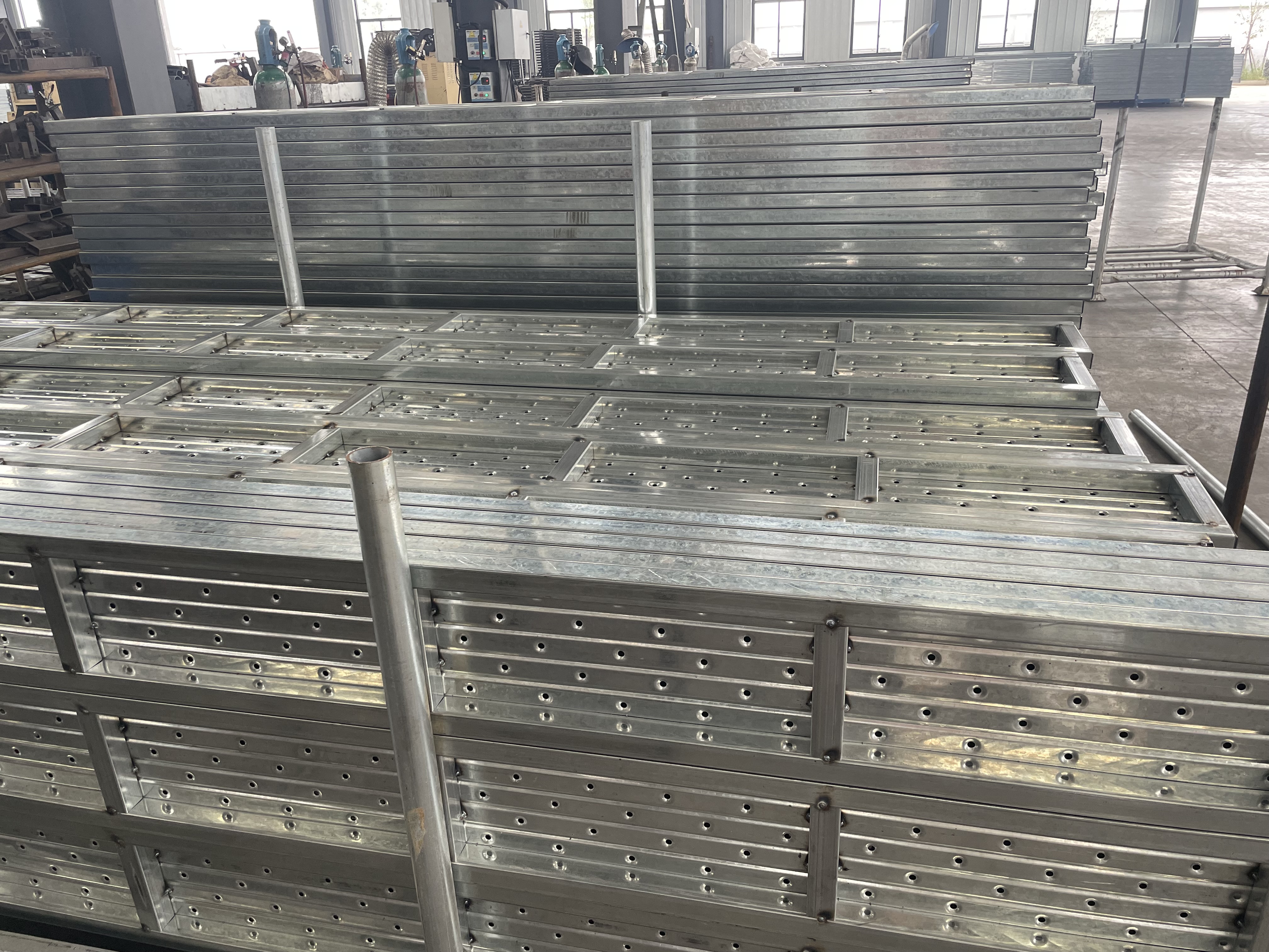 scaffolding steel plank แผ่นเหล็กนั่งร้าน