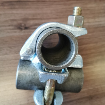 สอง coupler นั่งร้าน