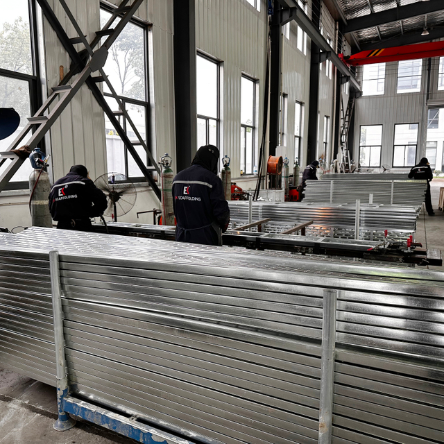 กระดานเดินนั่งร้าน