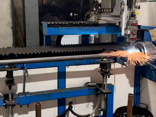 การตัดอุปกรณ์ประกอบฉาก Acrow