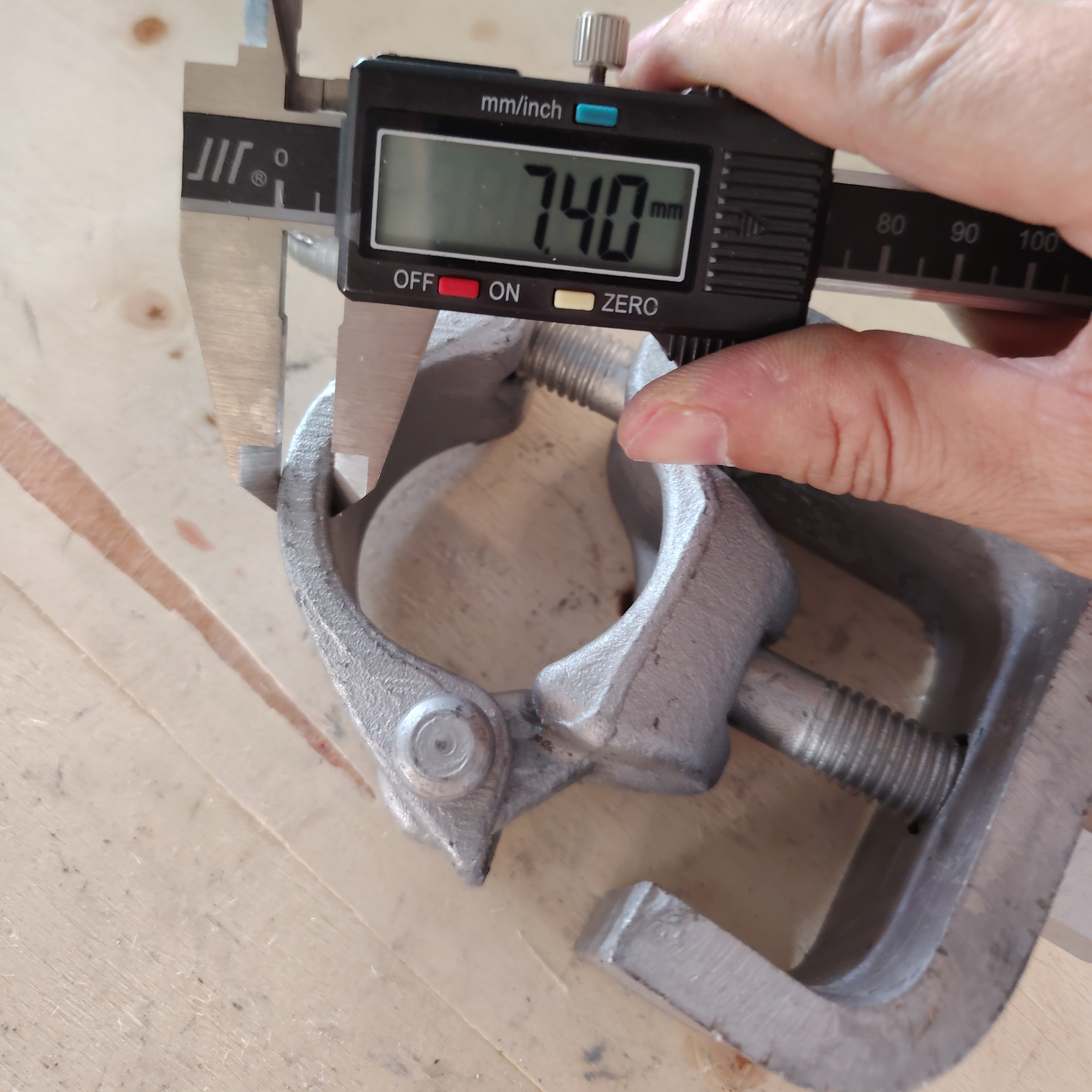 Bjelke Klips แคลมป์นั่งร้านรูปทรงพิเศษ