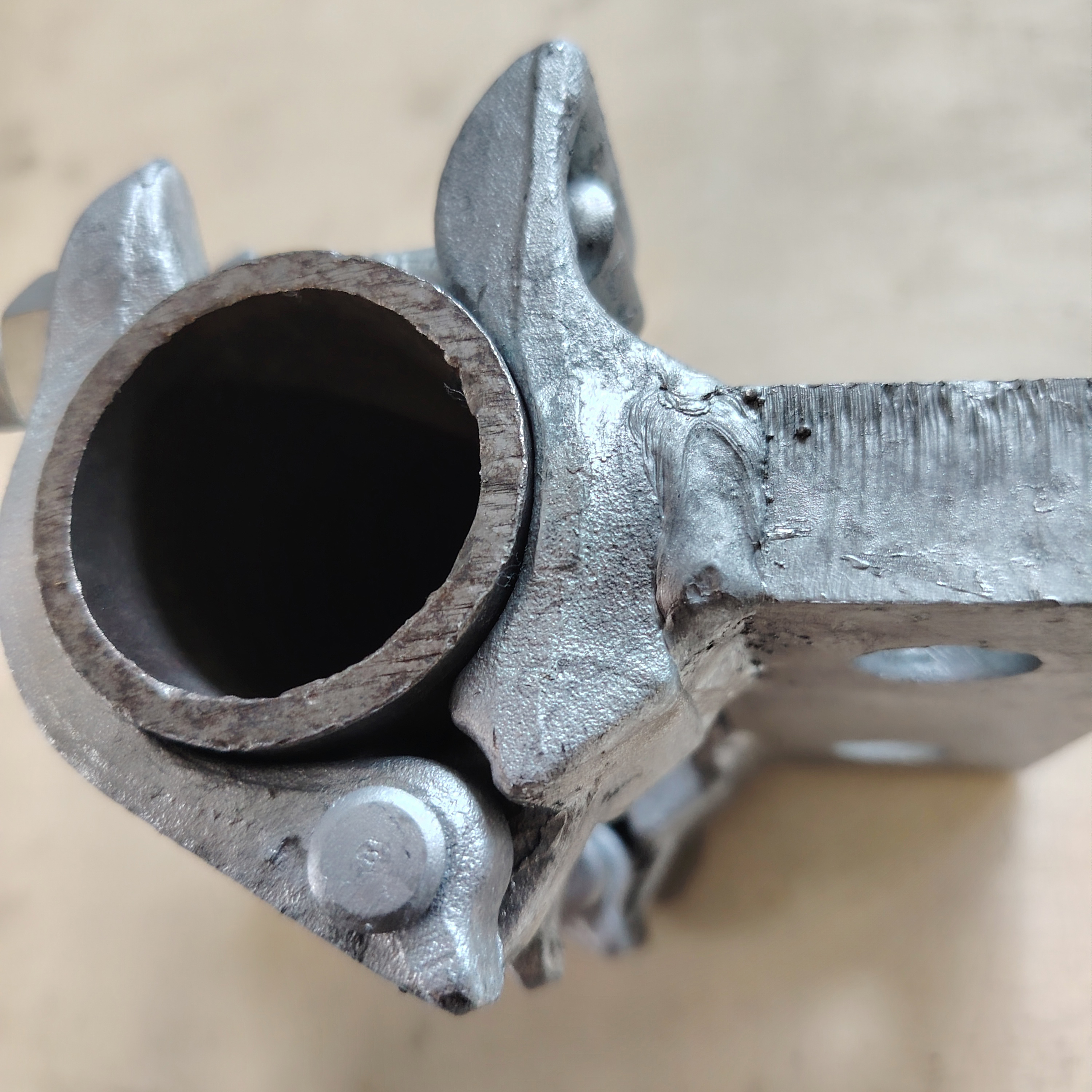 แคลมป์นั่งร้านรูปทรงพิเศษฐานสั่งทำพิเศษ