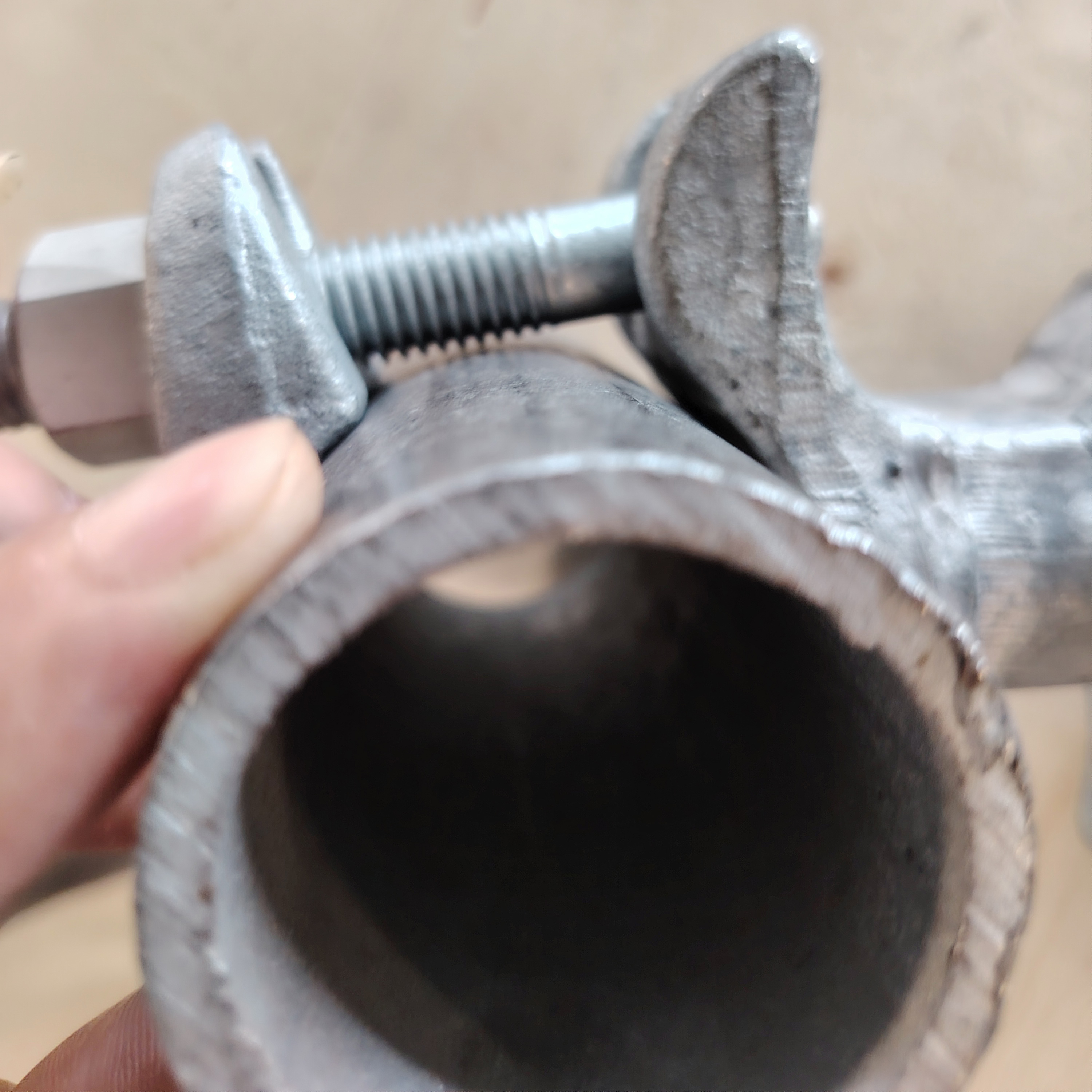 รูปร่างพิเศษของแคลมป์ระยะห่างของแคลมป์นั่งร้าน - 98 มม. รูปร่างพิเศษของแคลมป์ระยะ ห่างของนั่งร้าน - 98 มม. รูปพิเศษของแคลมป์ระยะห่างของแค 