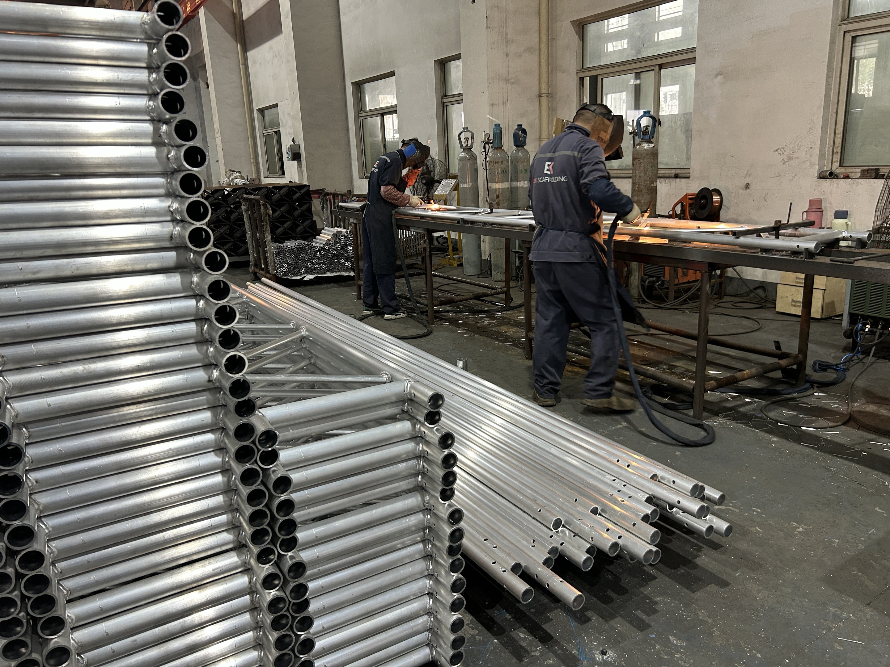 อลูมิเนียมคานตาข่าย 