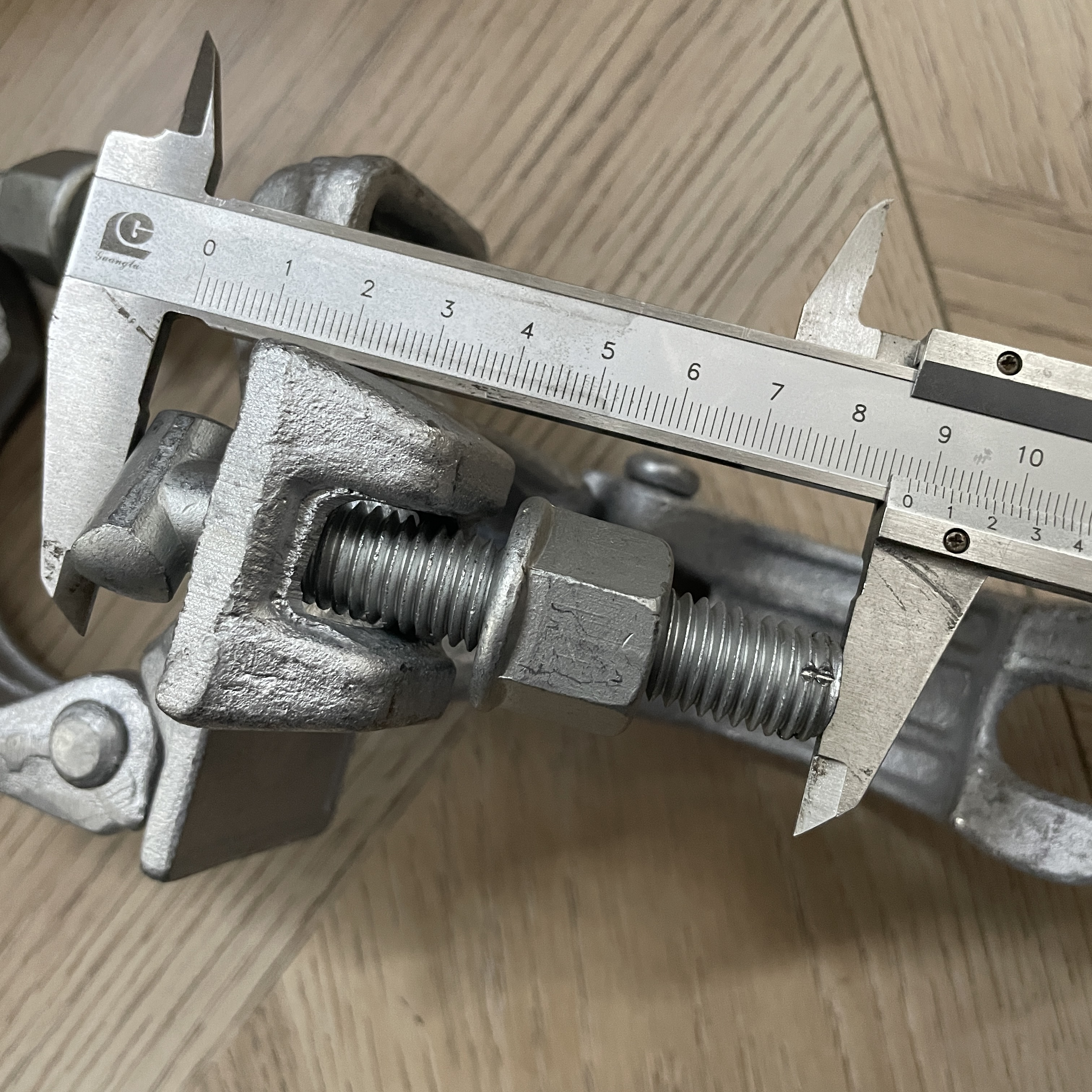 แคลมป์นั่งร้านรูปทรงพิเศษ 