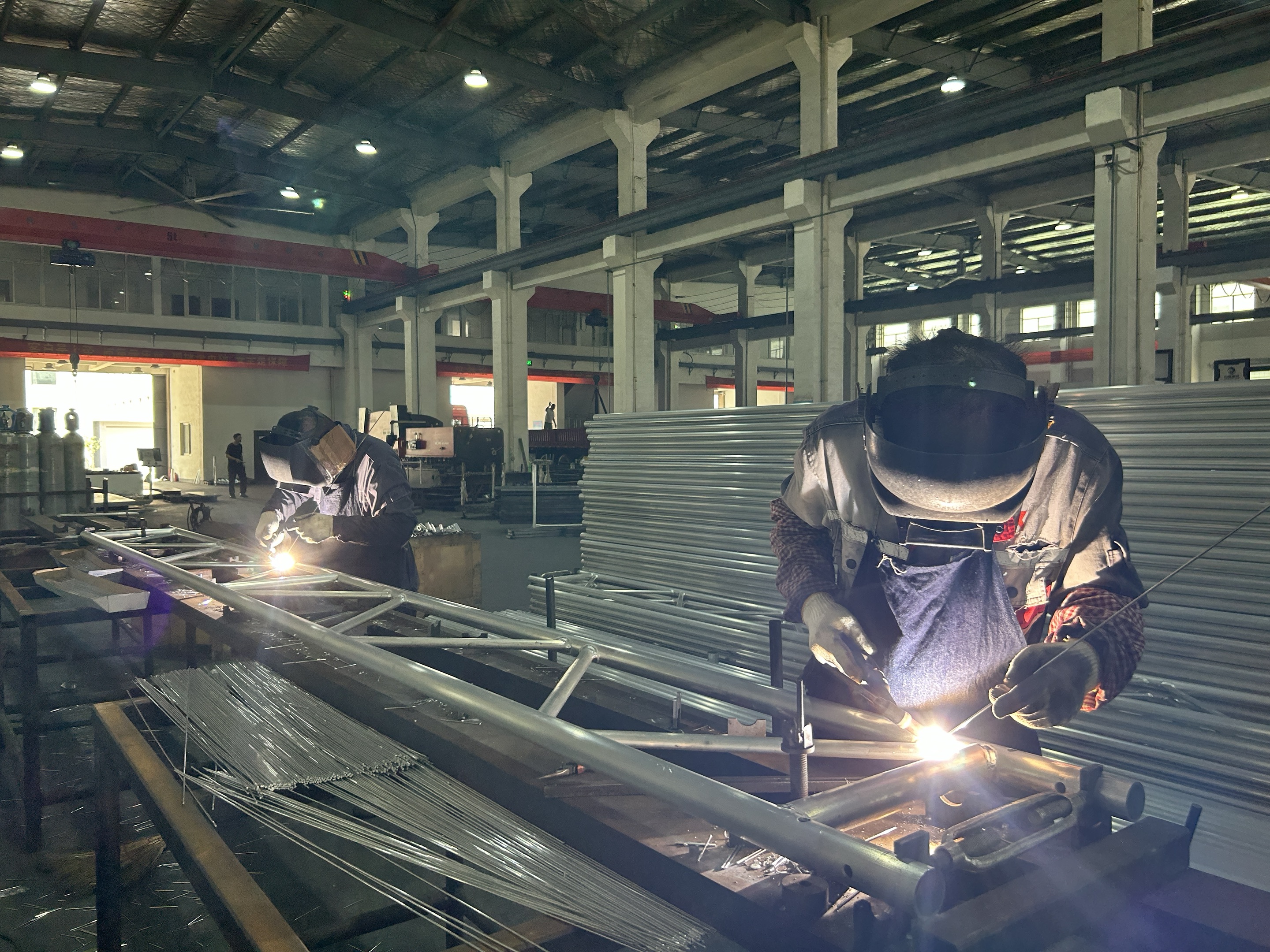 นั่งร้านอลูมิเนียม 