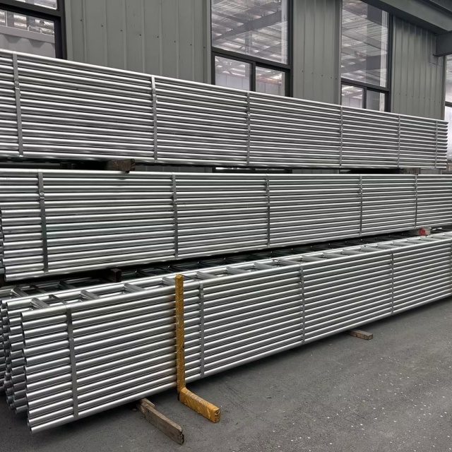 คานบันไดเหล็กนั่งร้าน