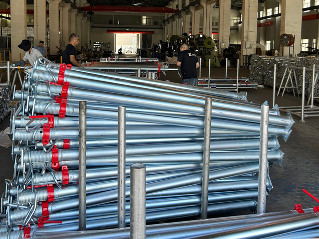 อุปกรณ์ประกอบฉากเหล็ก