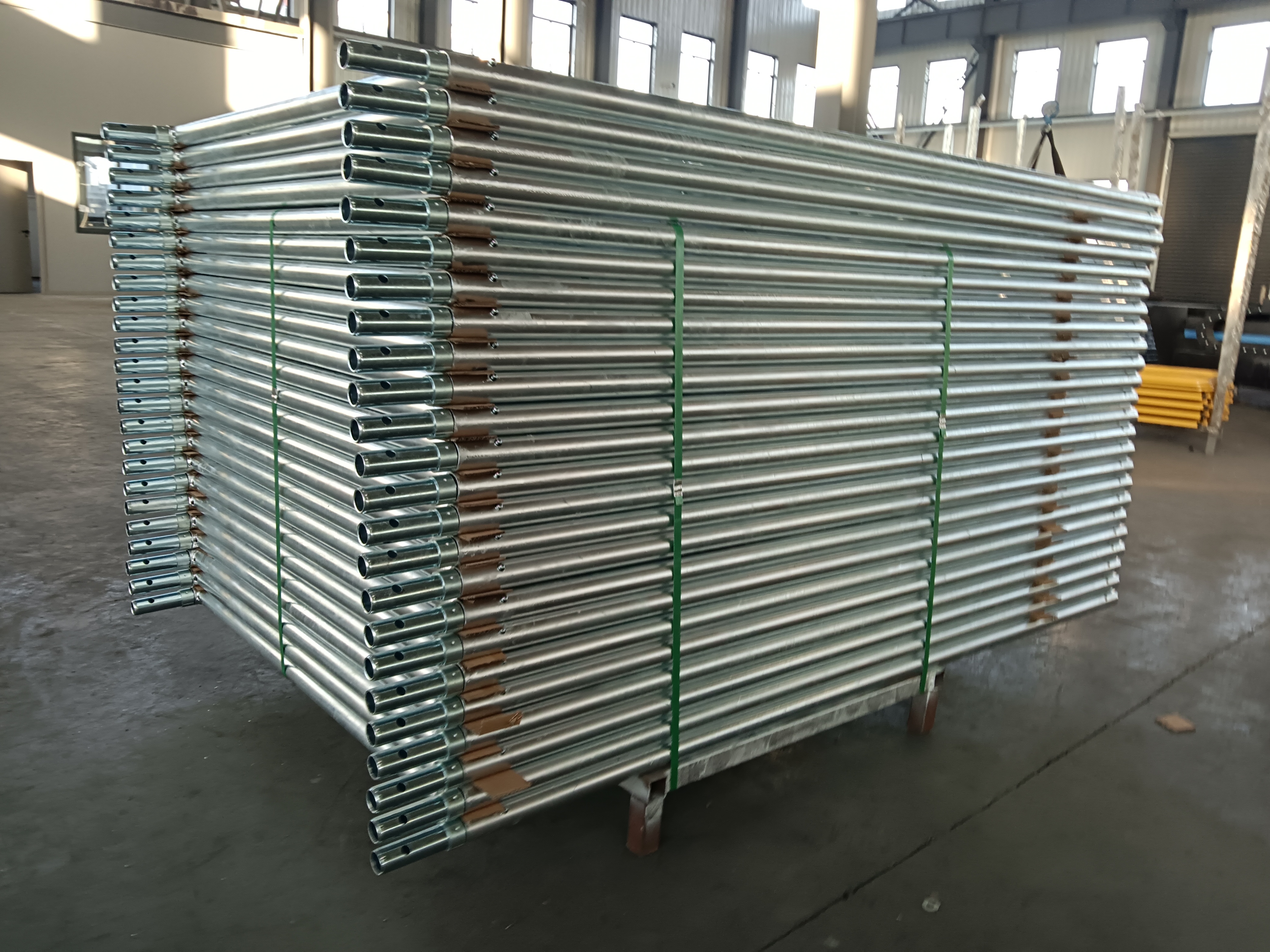 การเดินแบบชุบสังกะสีผ่านกรอบ