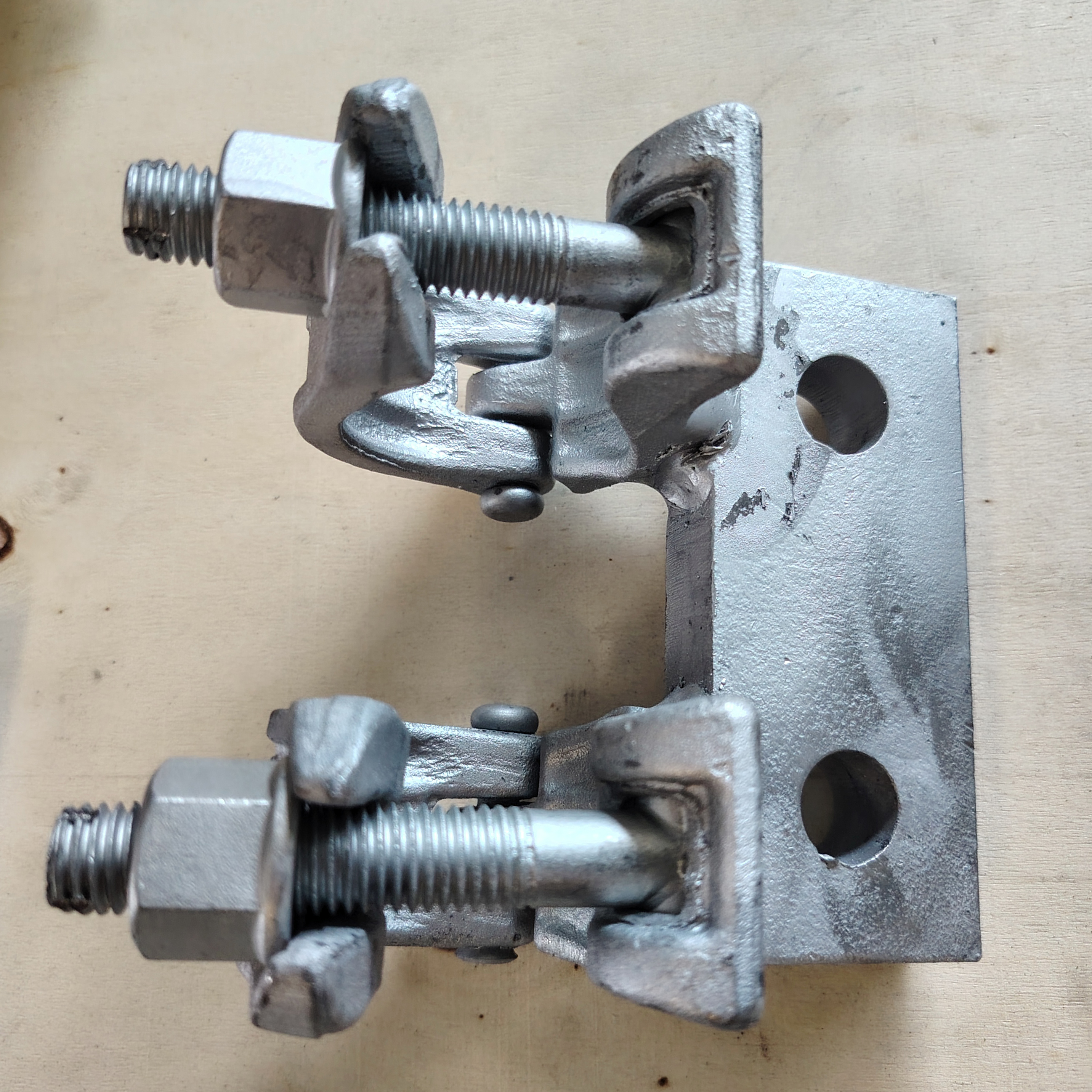 แคลมป์นั่งร้านรูปทรงพิเศษฐานสั่งทำพิเศษ