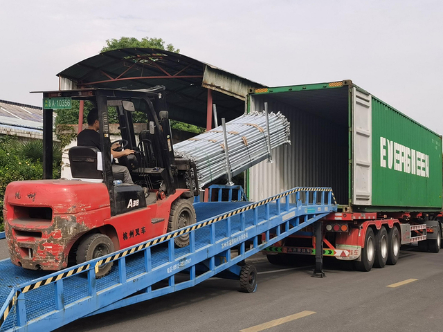 รั้งร่องรอยการนั่งร้านแนวทแยง