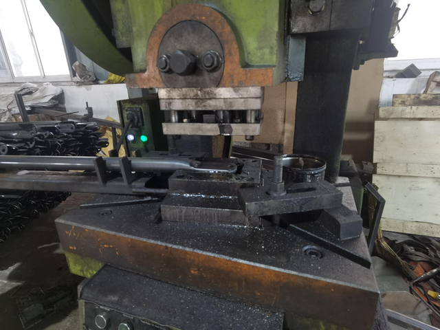 รั้งร่องรอยการนั่งร้านแนวทแยง