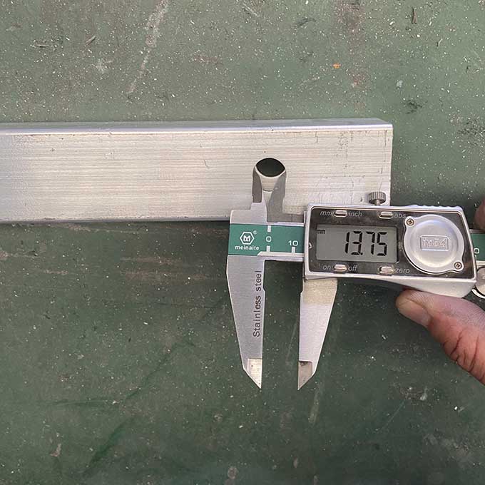 อลูมิเนียมอลูมิเนียม