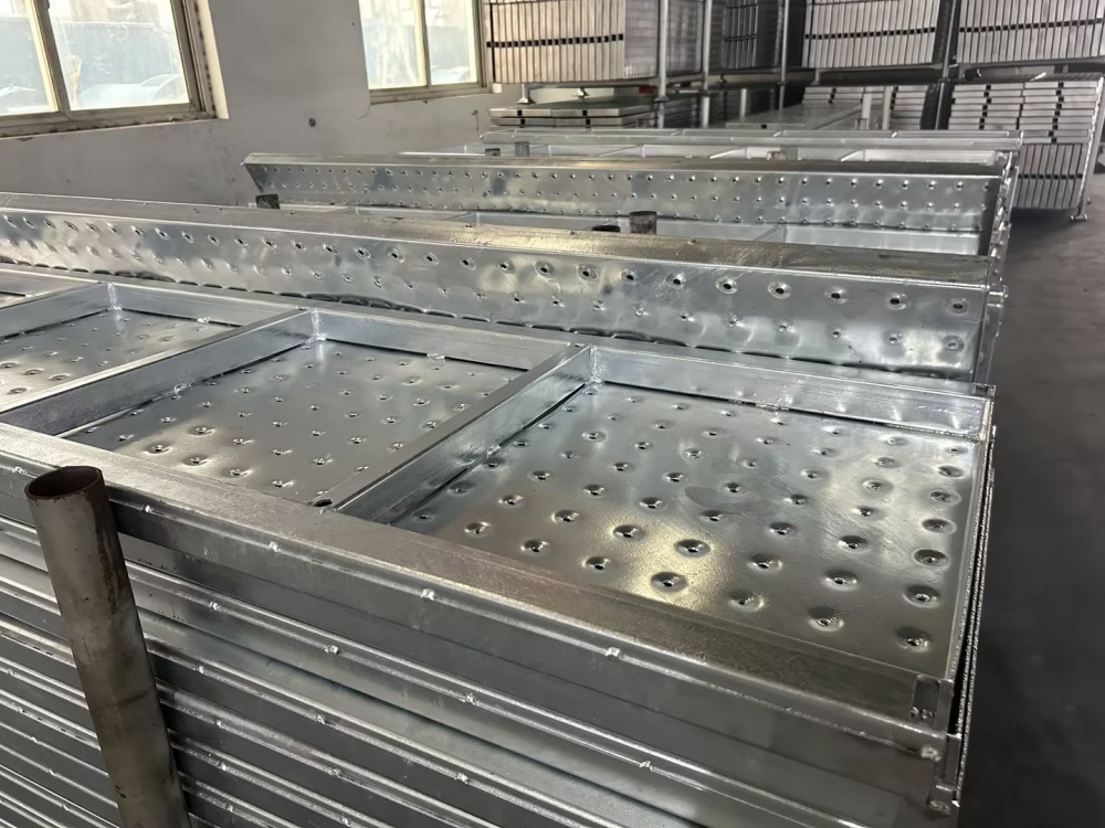 กระดานเดินนั่งร้าน 