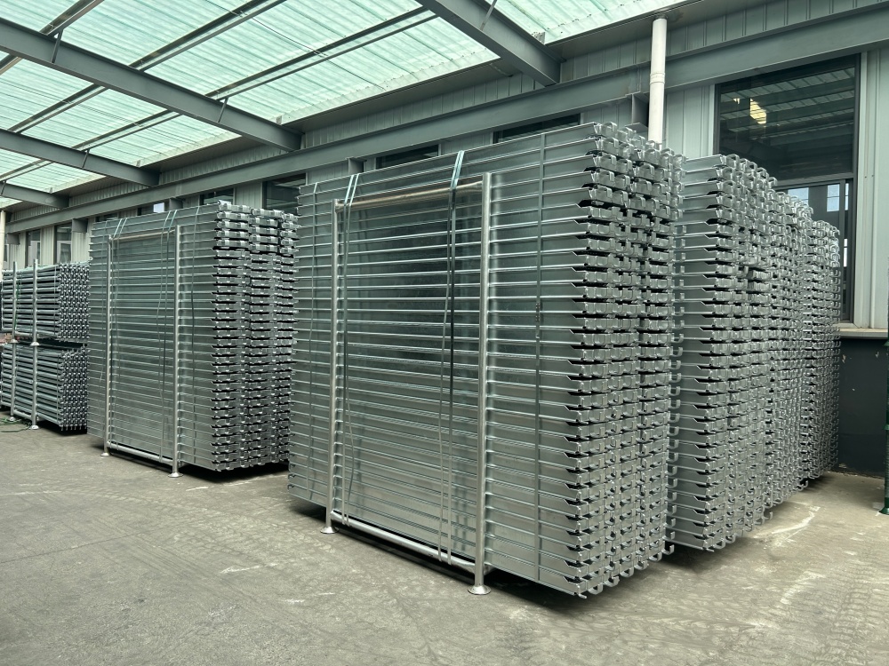 ไม้กระดานนั่งร้านพร้อมตะขอ