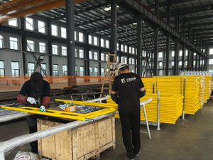 เดินผ่านกรอบ