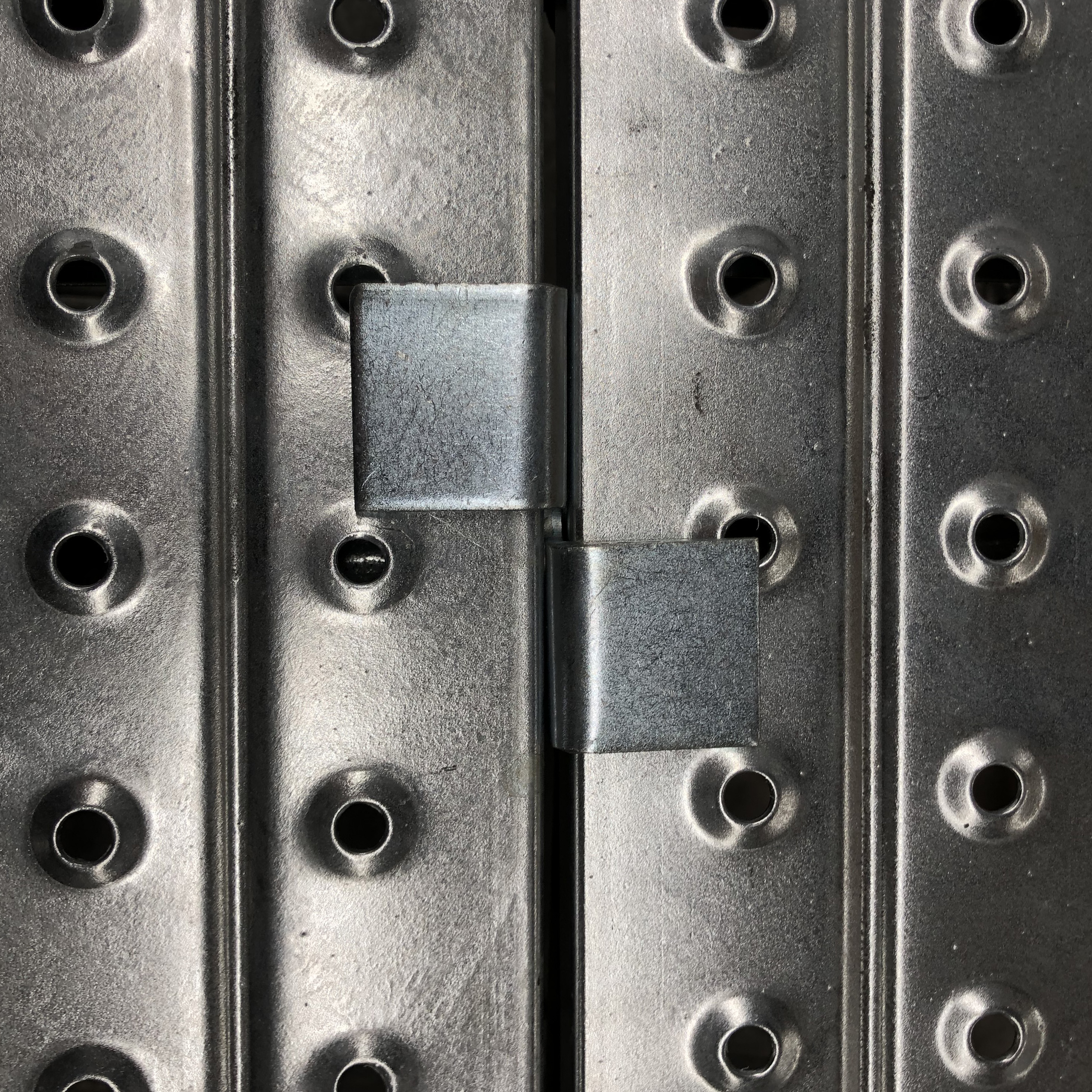 บอร์ดปลอมตัวเป็นตัวเชื่อมต่อกัน