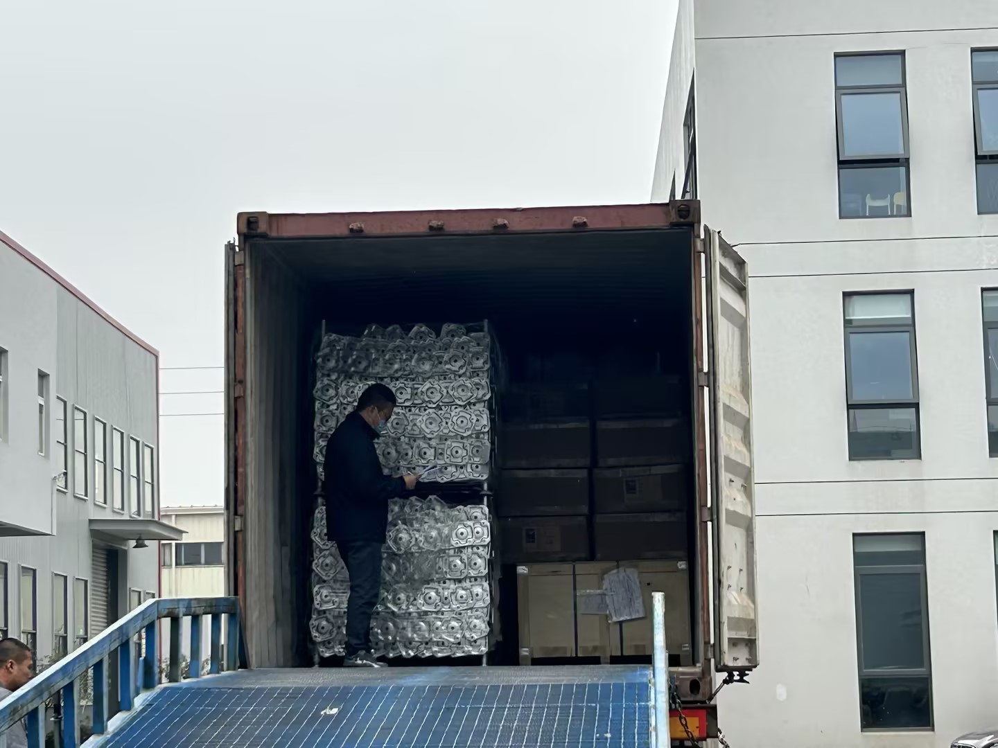 การจัดส่งแจ็คฐาน 