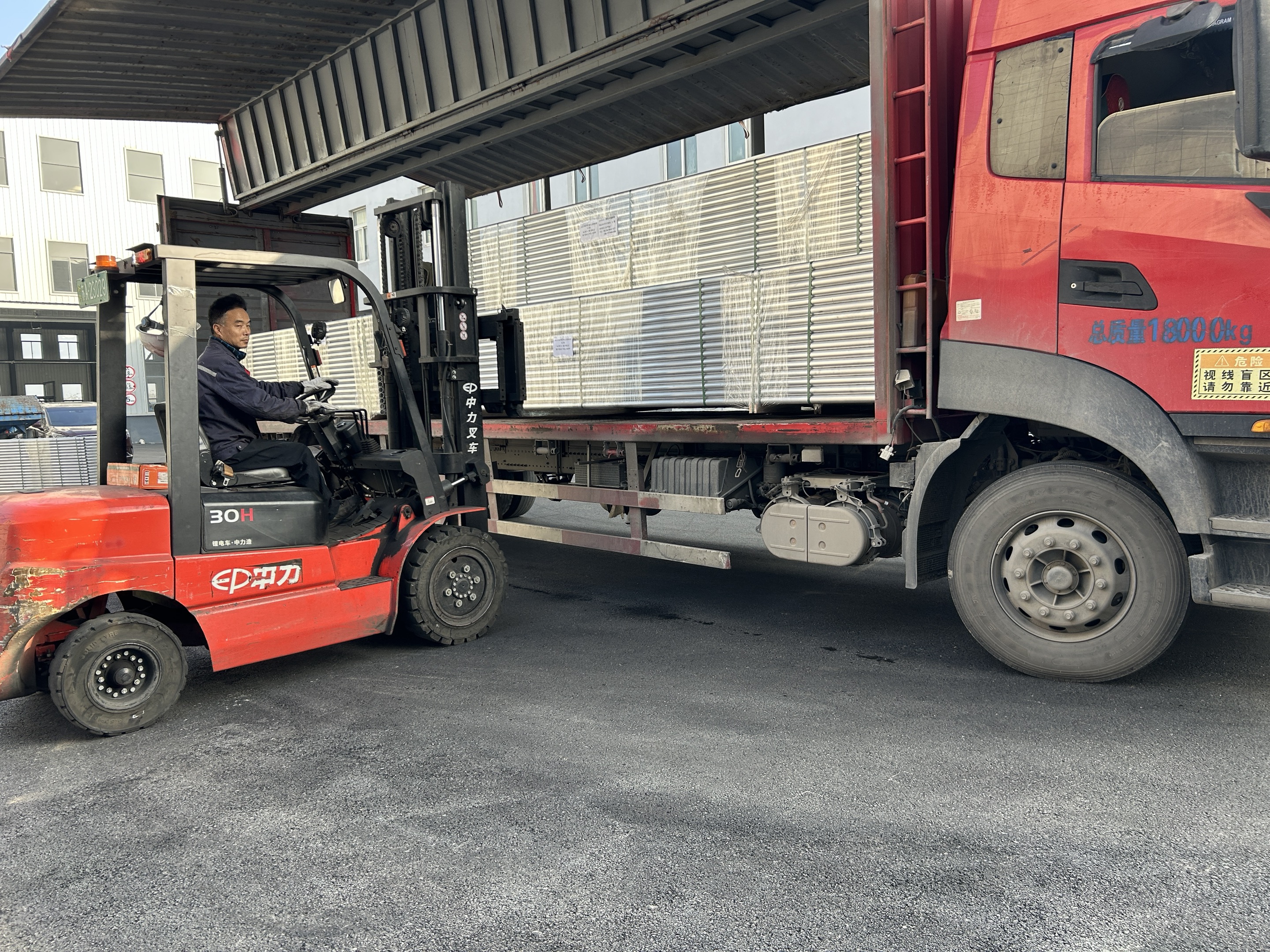 ส่ง อลูมิเนียมตาข่ายbeamการจัดส่ง