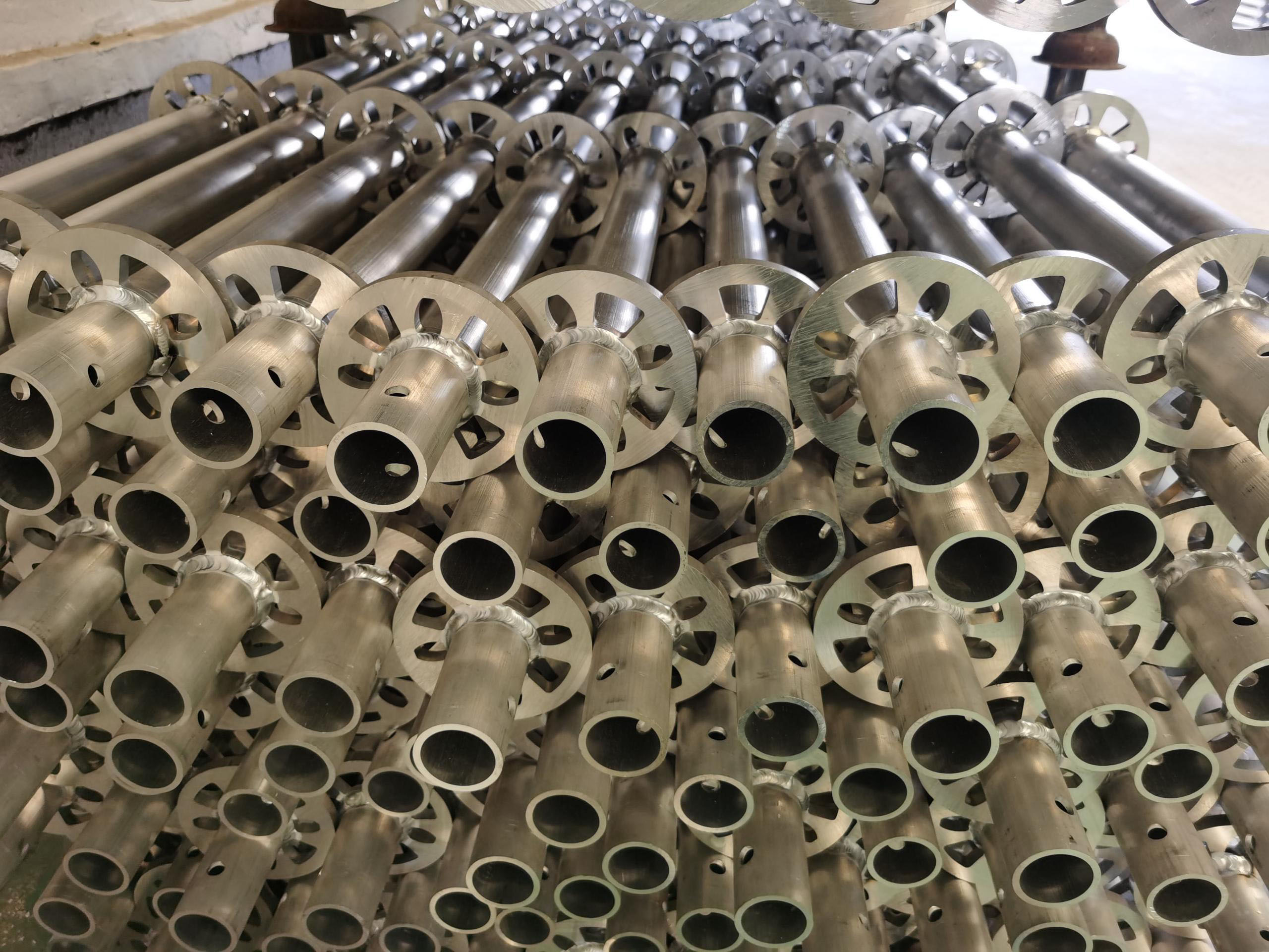 การนั่งร้านอลูมิเนียม