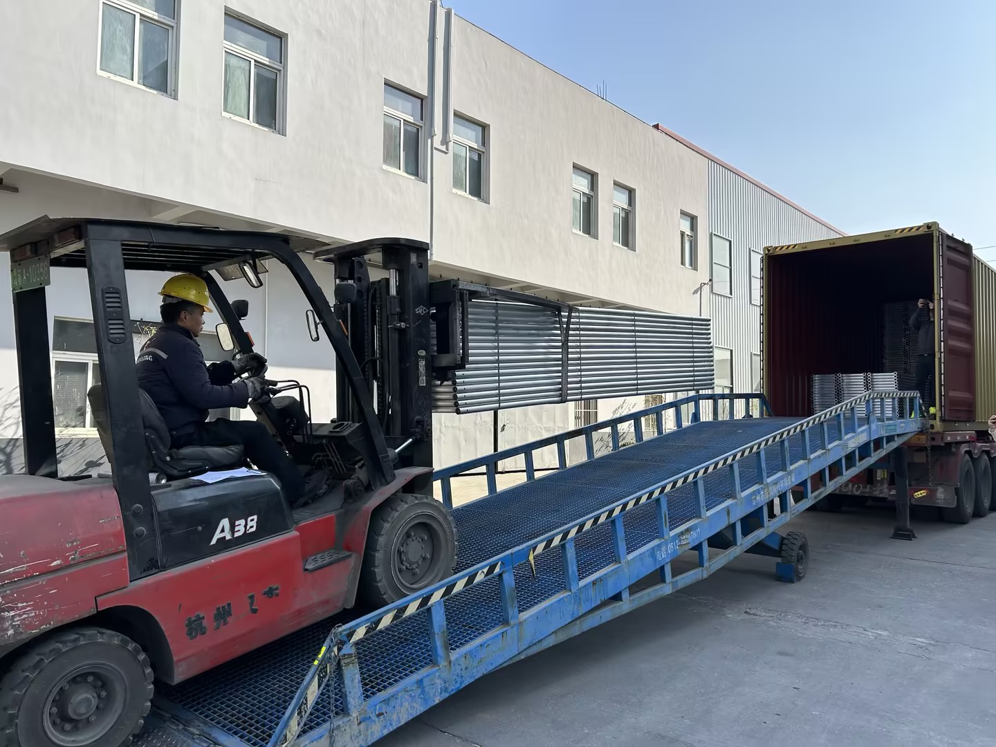 การจัดส่งสินค้าคานนั่งร้านอลูมิเนียม 