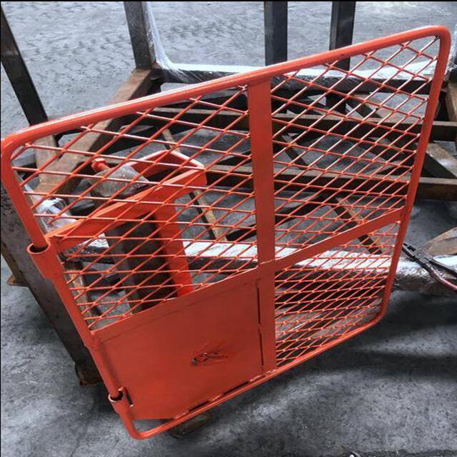 บันไดความปลอดภัยทางเข้าประตู 5 