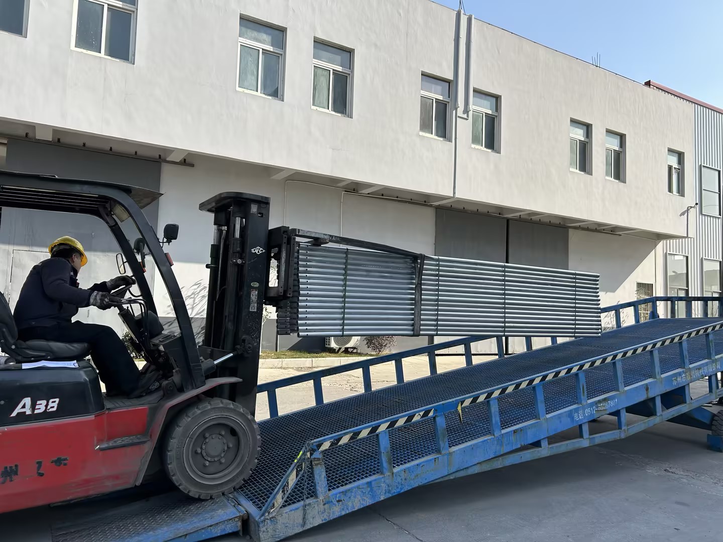 อลูมิเนียมตาข่ายbeamการจัดส่ง 