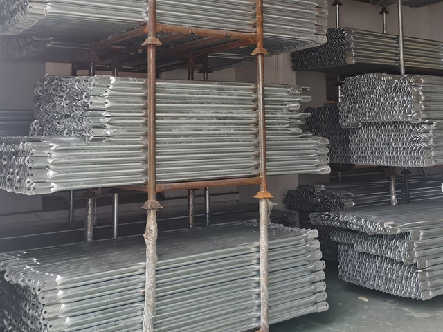 รั้งร่องรอยการนั่งร้านแนวทแยง