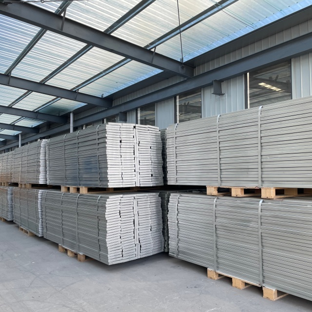 แผ่นเหล็กปิด 1.5 ม.