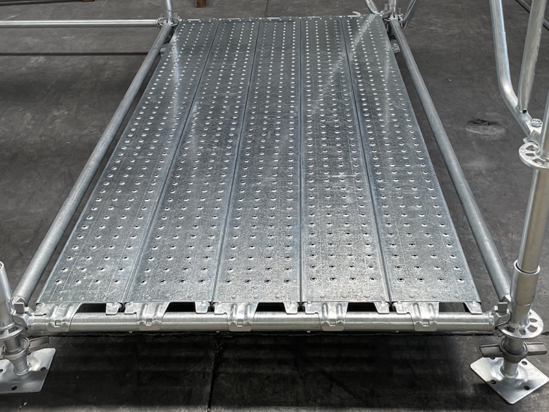 ไม้กระดานนั่งร้านประเภทใดที่ใช้ในระบบนั่งร้าน?