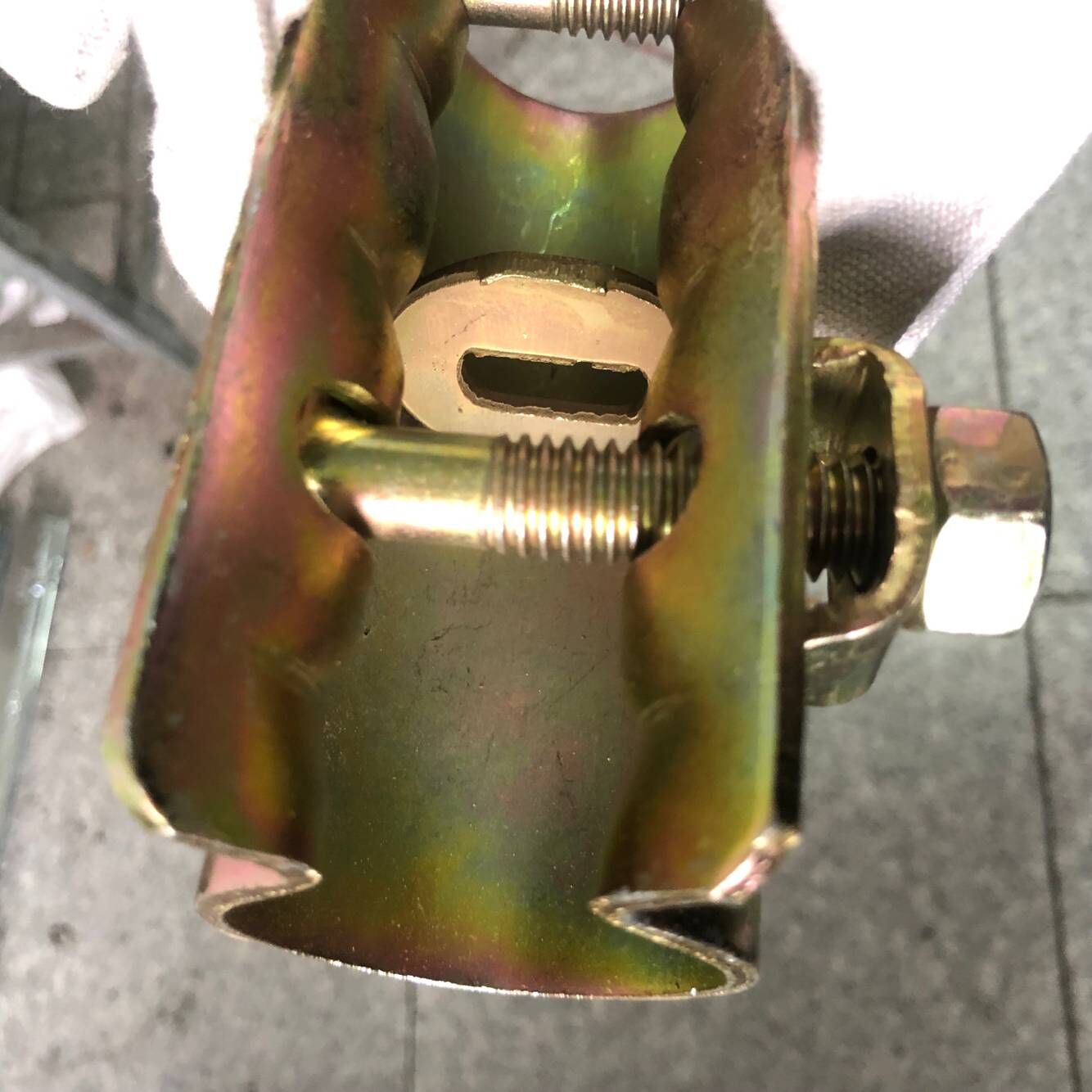 กดแขนเสื้อ