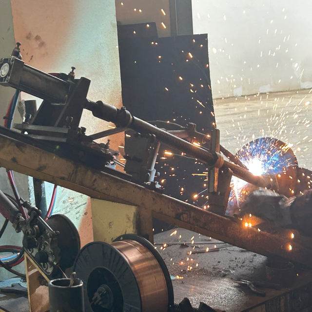 แจ็คฐานที่ปรับได้ของแข็ง