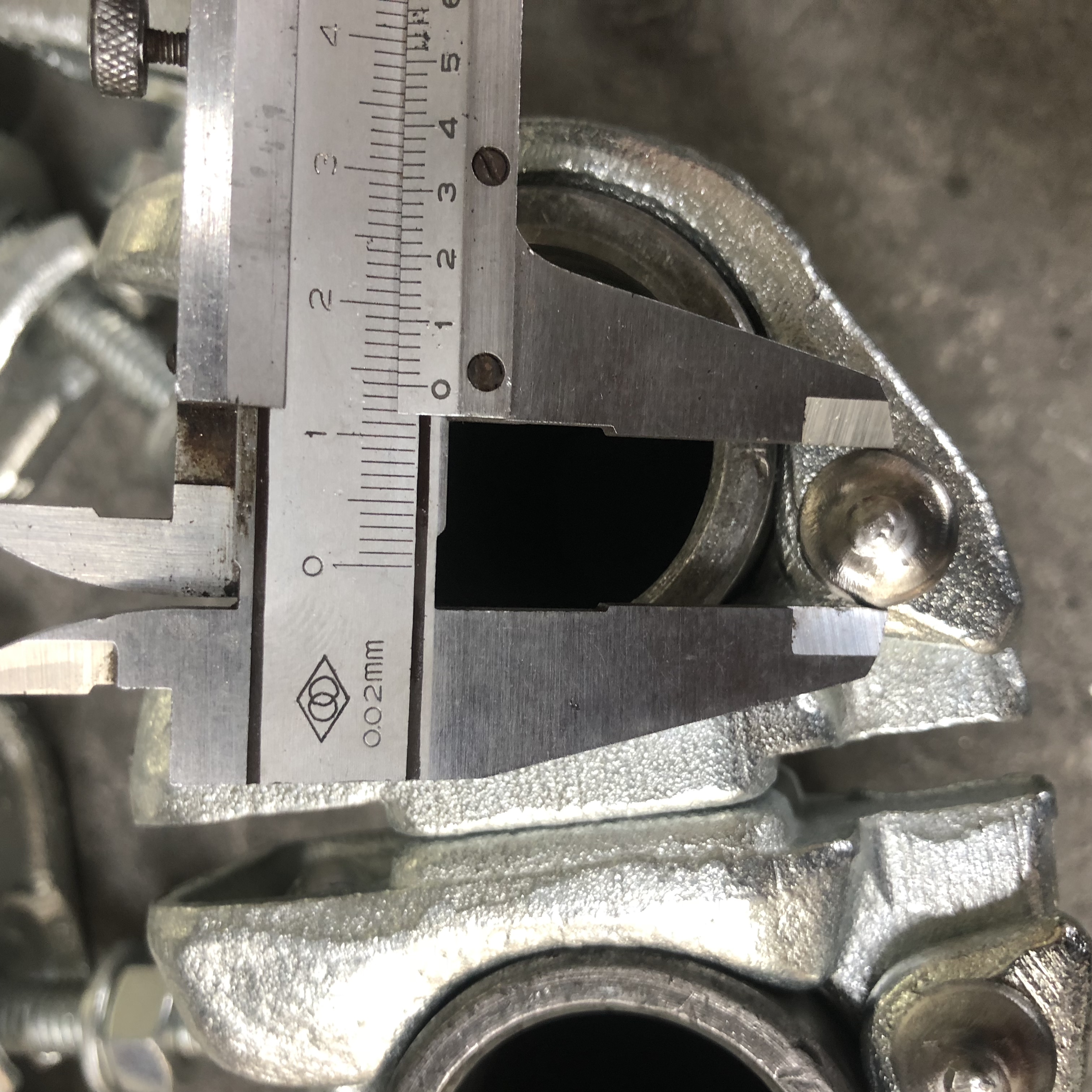 ข้อต่อแบบหมุนนั่งร้าน 