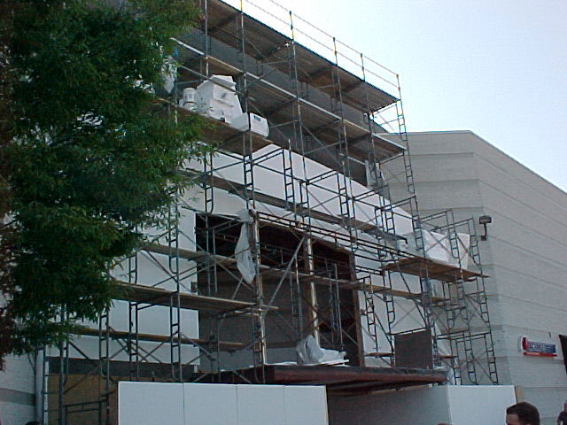 แอปพลิเคชันของการเดินผ่านเฟรมนั่งร้าน