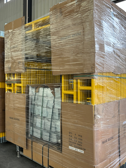 สีเหลืองเดินผ่านกรอบ