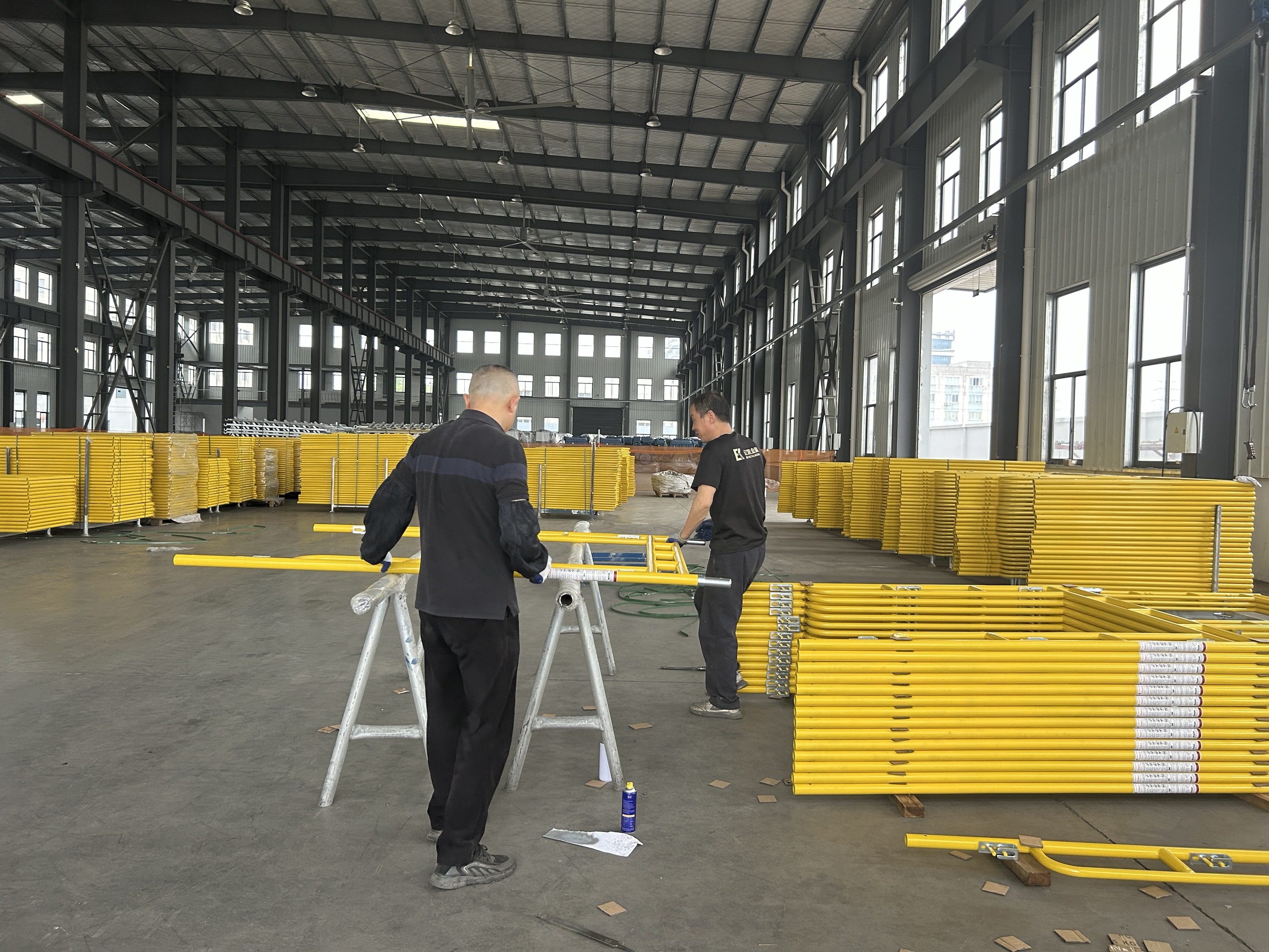 เดินแม้ว่านั่งร้าน 