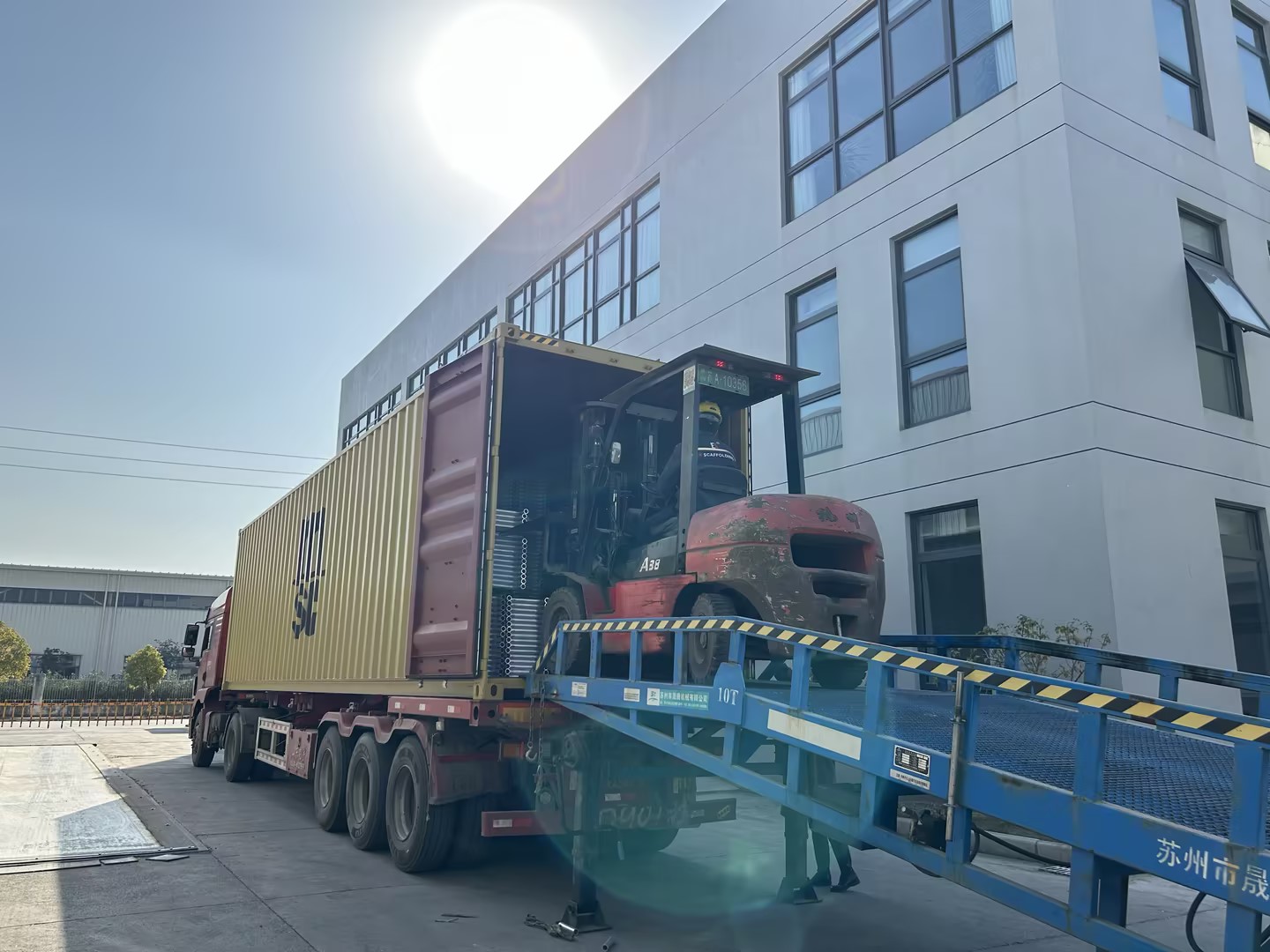 อลูมิเนียมตาข่ายbeamการจัดส่ง 