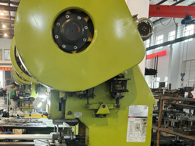 การเจาะคานอลูมิเนียม