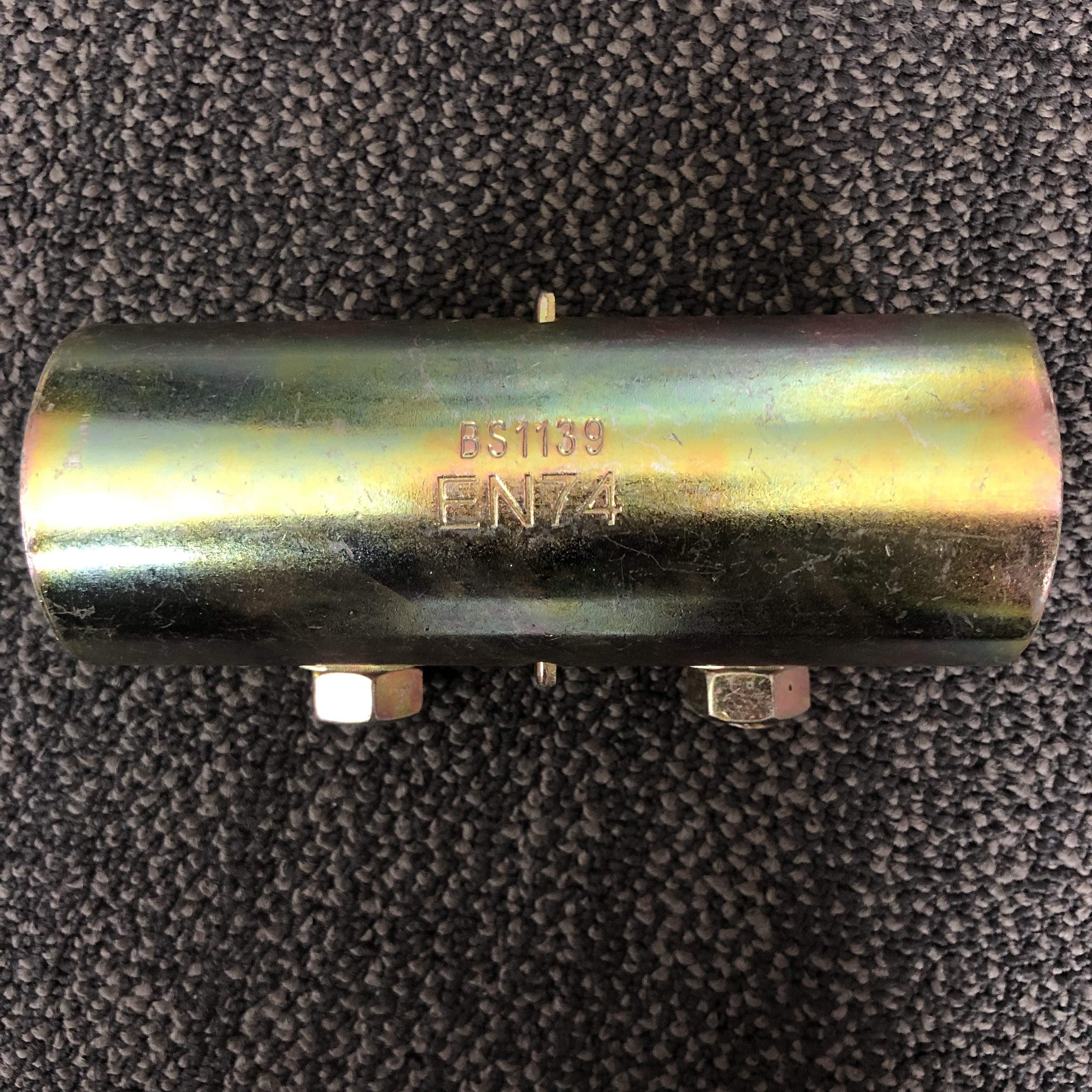 กดแขนเสื้อ