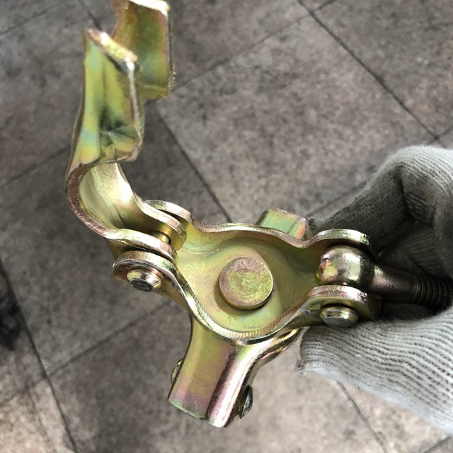 EN74 BS1139 กดปลอกยึดปลอกยึดติดตั้งอุปกรณ์เชื่อมต่อแบบเคลื่อนย้ายได้