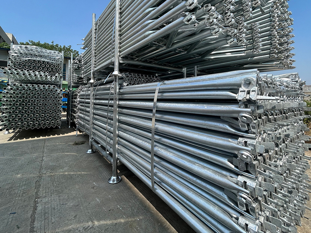 รั้งร่องรอยการนั่งร้านแนวทแยง