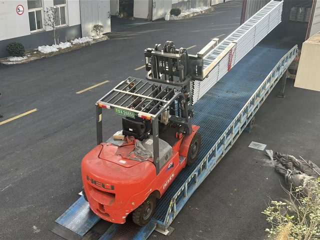 คานบันไดเหล็ก 