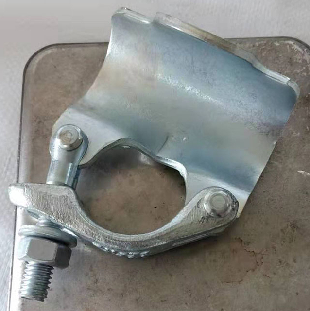 แคลมป์ของอังกฤษหล่นลงนั่งร้านเดี่ยว